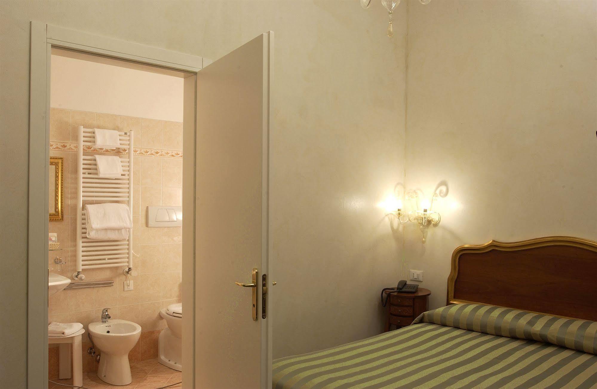 Hotel Locanda Canal Venice Exterior photo